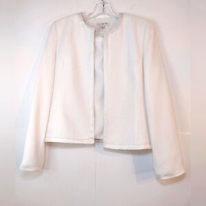 Amanda Smith Petite suits sleeveless top with blazer.  Size (10)P